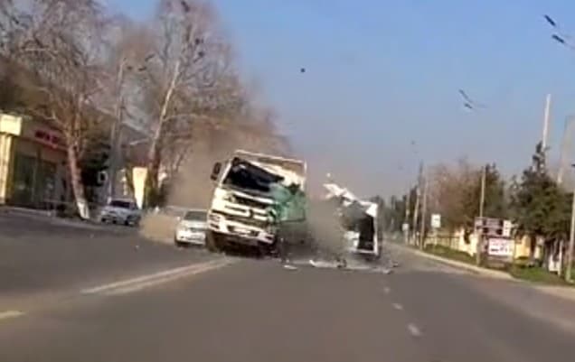 В Джизаке в результате ДТП с участием грузовика погибли три человека
