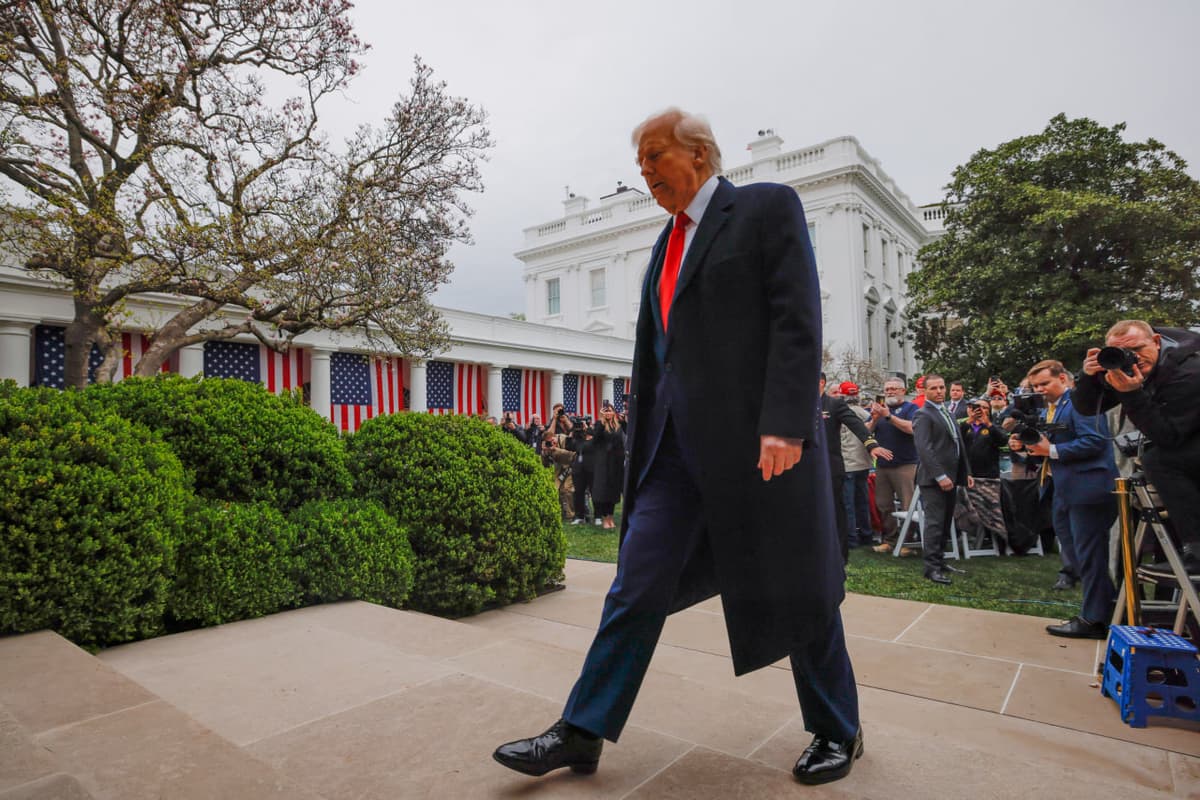 Трамп тариф сиёсатини ўзгартирмаслигини айтди