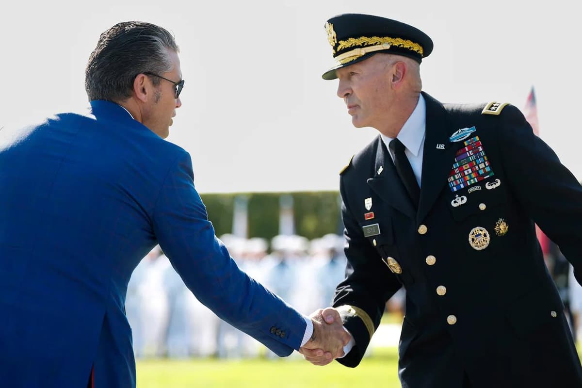 Pit Hegset uch nafar yuqori martabali generalni iste’foga chiqardi