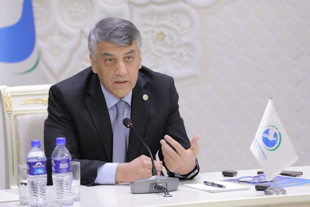 Алишер Кадыров призвал узбекских мигрантов покинуть Россию
