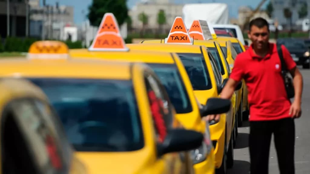Москвада мигрантларга таксичилик қилиш тақиқланмаслиги айтилди