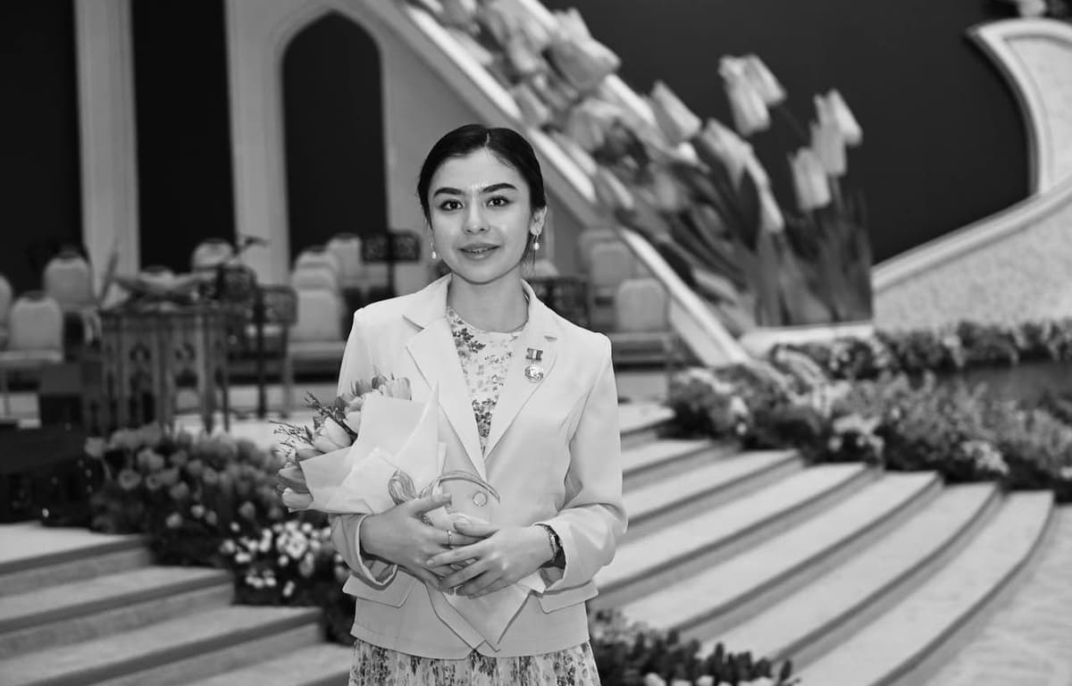 Певица Ширин Абдуллаева скончалась в 19 лет
