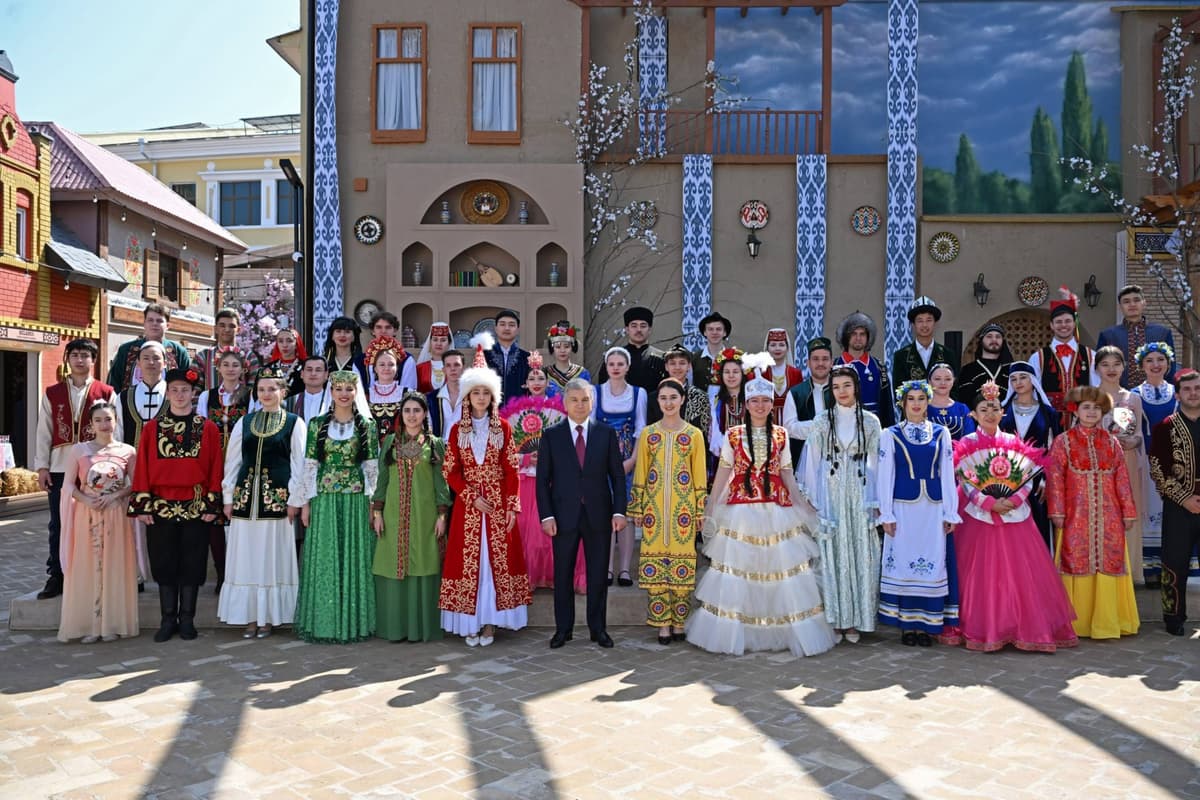 Shavkat Mirziyoyev O‘zbekistonda istiqomat qilayotgan turli millat va elat vakillari bilan muloqot qildi