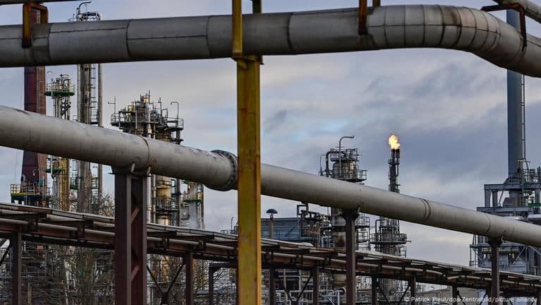 АҚШ «Роснефть»нинг Германиядаги активларини ярим йилга санкциядан чиқарди