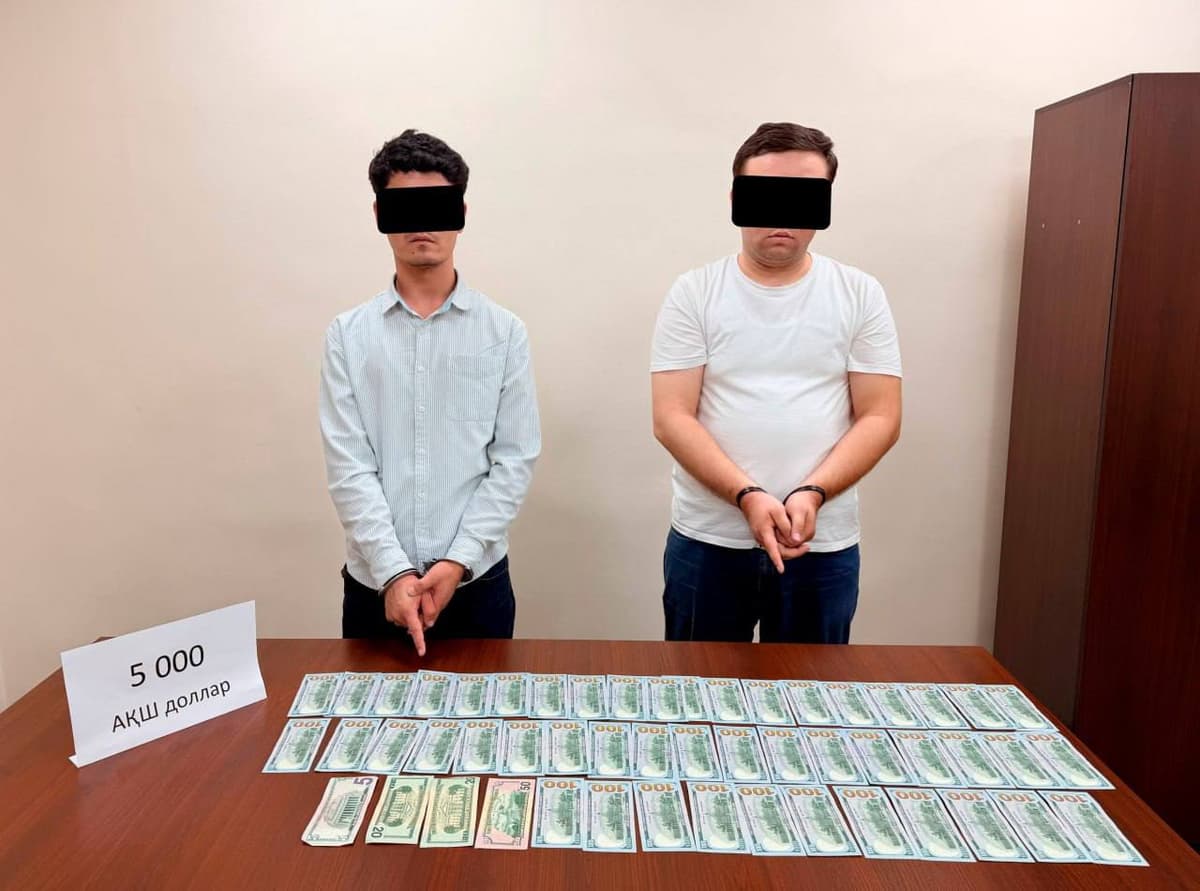 Two Tashkent tax inspectors caught taking $5,000 bribe