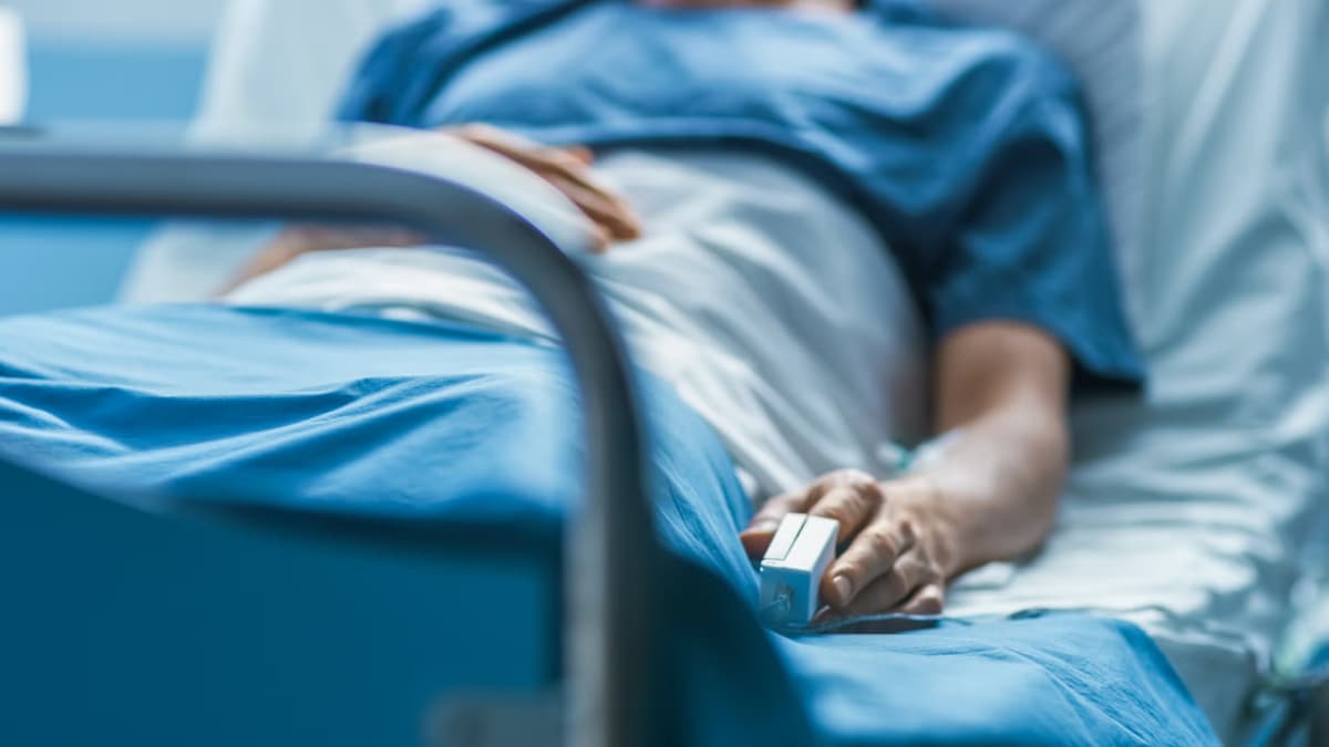 В Ташкенте 21-летняя женщина после родов два месяца остаётся в тяжёлом состоянии
