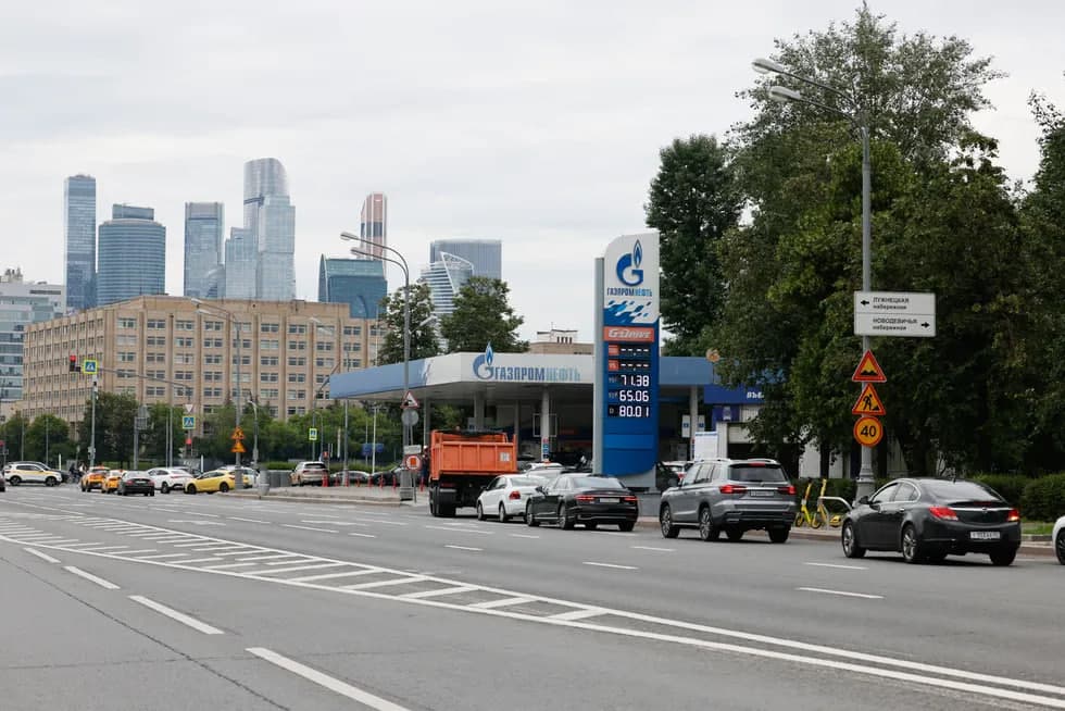 Москваликлар бензин учун навбат кутмоқда – суратлар