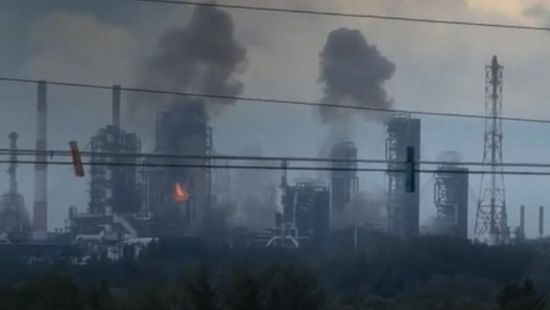 Ukraina dronlari ilk bor Omsk neftni qayta ishlash zavodiga hujum qildi