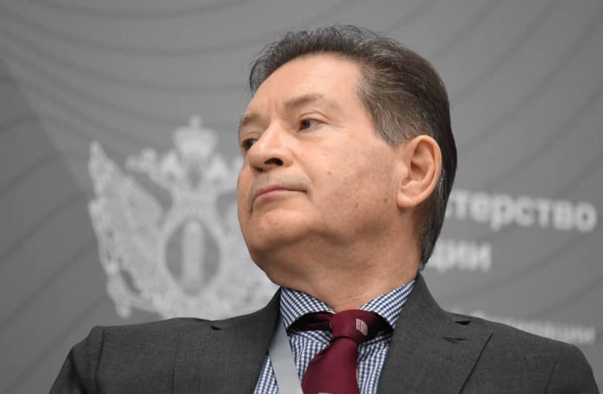 Sobiq razvedkachi Rossiyani uzoq yillik urushlarga tayyorlanishga chaqirdi