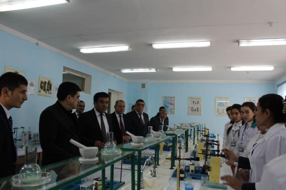 «Namunaviy ta'lim muassasasi» mavzusida ko‘rgazmali seminar tashkil etildi