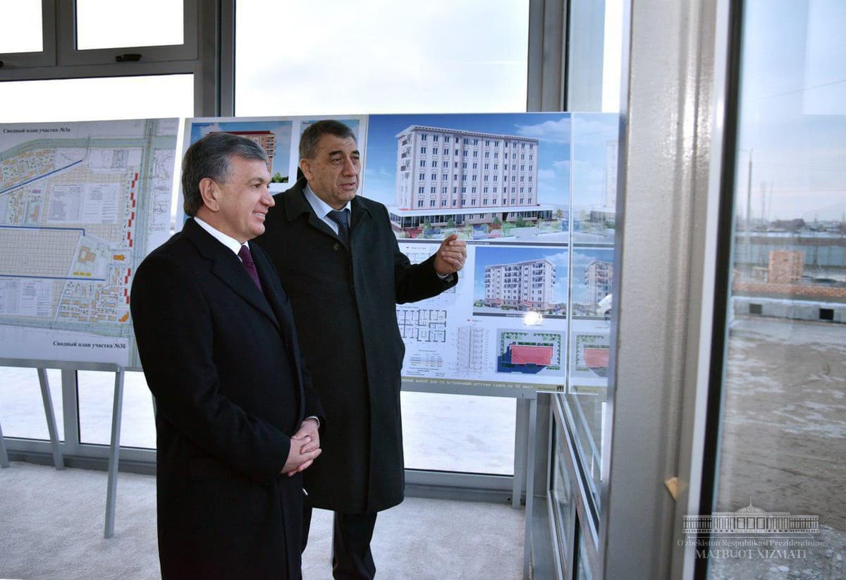 Prezident Sergeli tumanidagi yangi ko‘p qavatli uylar qurilishi bilan tanishdi
