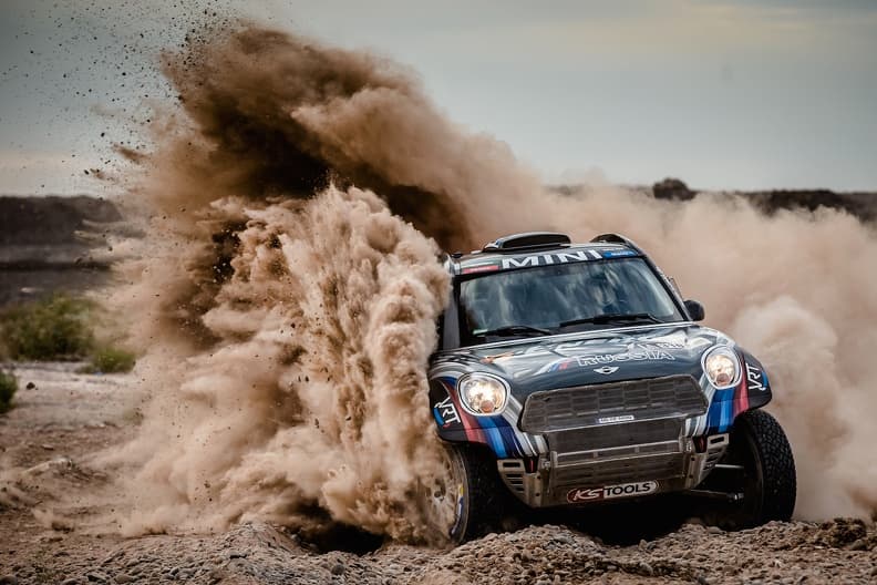 “Dakar” rallisida yuz bergan avariyalar (video)