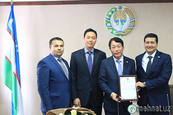 Kim Yon Se Bandlik va mehnat munosabatlari vazirligining faxriy maslahatchisiga aylandi