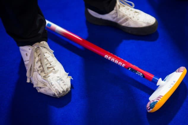 8 yil bir oyoq kiyimda musobaqalarda ishtirok etgan sportchi jurnalistlar rahmini keltirdi