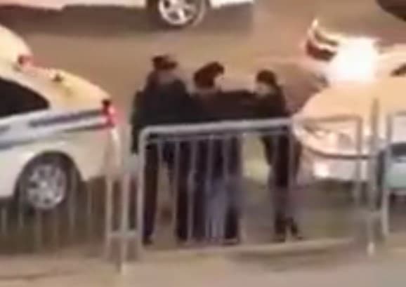 Samarqandda yo‘lovchi YPX xodimini do‘pposladi (video)