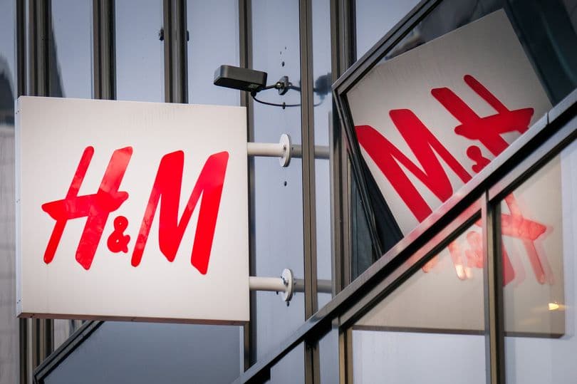 H&M "Alloh" so‘ziga o‘xshash naqsh tushirilgan bolalar paypoqlarini sotuvdan oldi