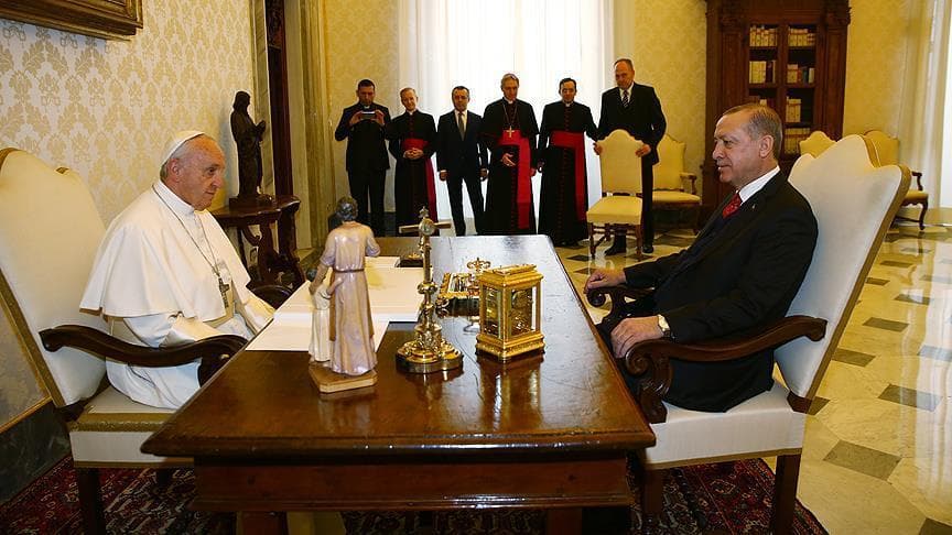 Rim papasi Erdo‘g‘an bilan uchrashdi va unga sovg‘a berdi