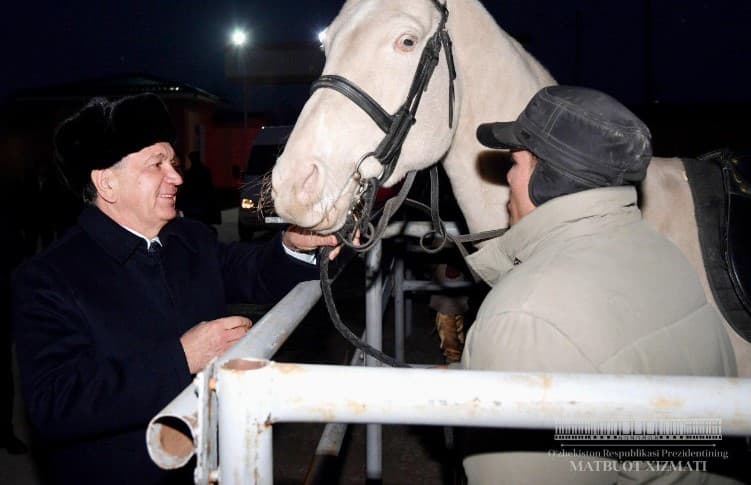 Shavkat Mirziyoyev Xo‘jayli tumanidagi Agrosanoat logistika markazida bo‘ldi