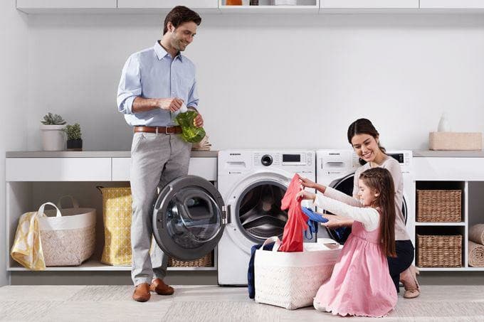 Samsung AddWash qo‘shimcha kiyimlarni kir yuvish jarayonining o‘zida qo‘shish imkoniyatini beradi