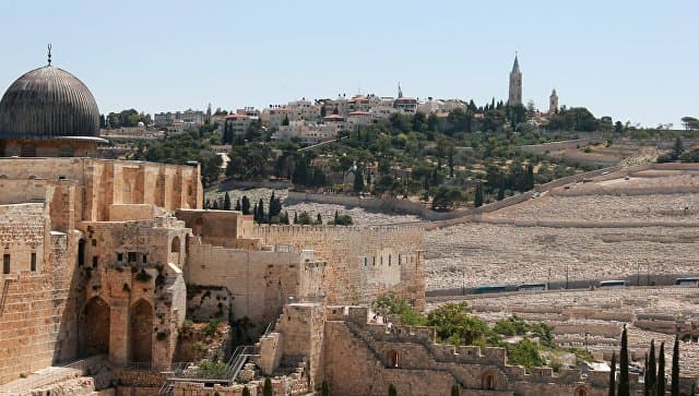 Falastin elchixonalarini Al-Qudsga ko‘chiradigan davlatlar bilan aloqalarni uzishga chaqirdi