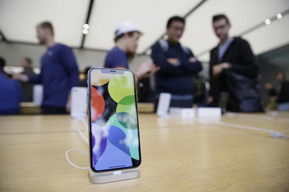 iPhone X ishlab chiqarish ikki baravarga qisqarishi kutilmoqda