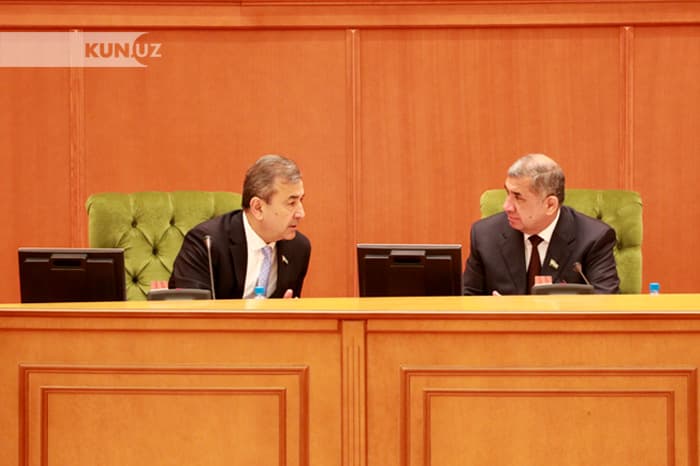 Senat yalpi majlisi o‘z ishini davom ettirmoqda