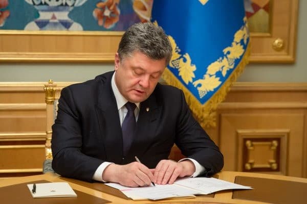 Poroshenko xorijlik harbiylar to‘g‘risidagi qonunni imzoladi