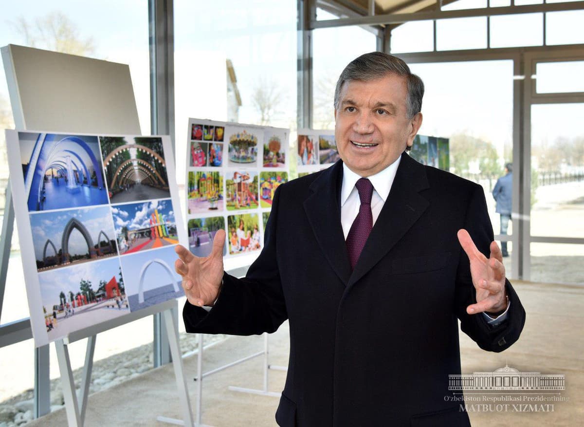 Prezident Olmazor tumanidagi madaniyat va istirohat bog‘ining qurilish ishlari bilan tanishdi