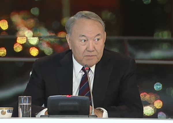«Berish kerak emas, shunda olishmaydi» - Nazarboyev poraxo‘rlar haqida