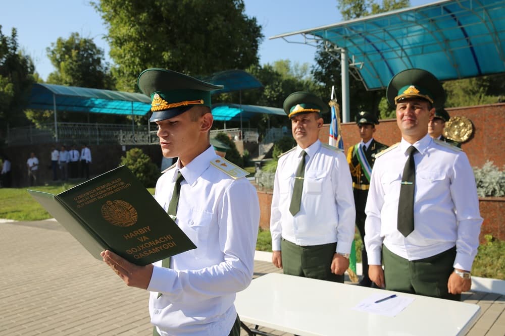 Bojxona xodimi bo‘lish uchun qaysi o‘quv yurtini tugatish kerak?