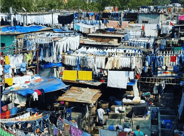 Ochiq osmon ostidagi dunyodagi eng katta kir yuvish joyi (fotojamlanma)