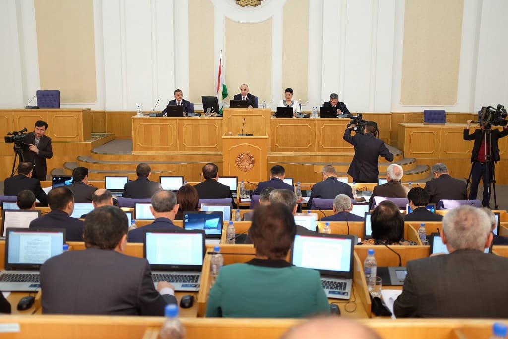 Tojikistonda 30 yoshga kirgan shaxslar endi prezident sifatida saylanishi mumkin