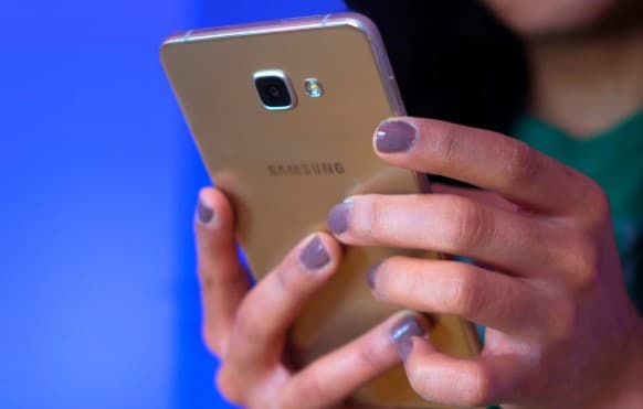 Samsung smartfonlari egalarini syurpriz kutmoqda