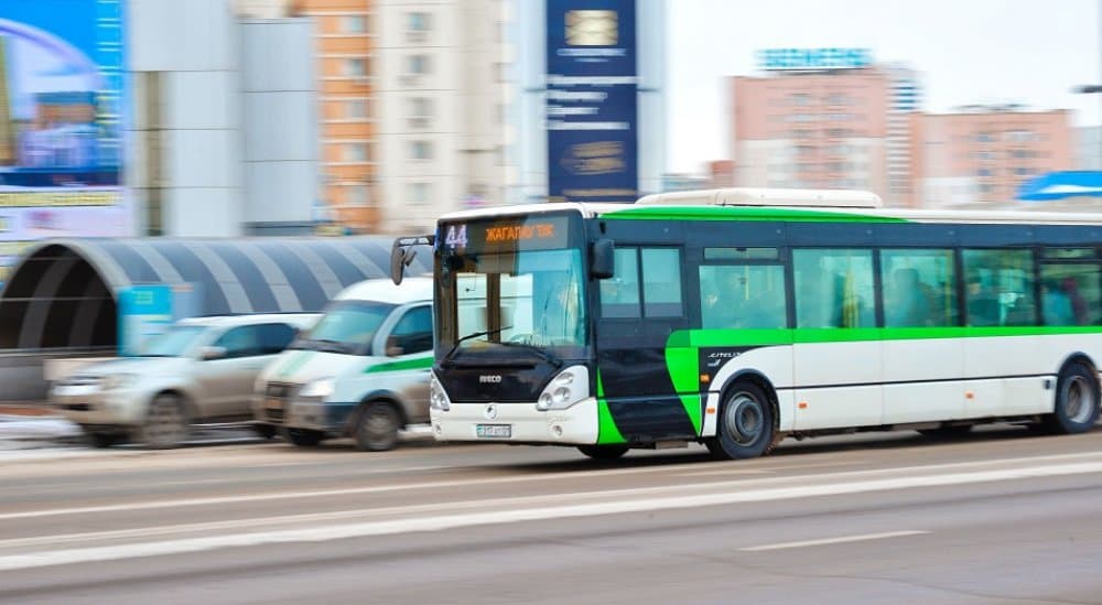 Qozog‘iston yuk avtotransport vositalari va avtobuslaridan undiriladigan yig‘imlar bekor qilindi