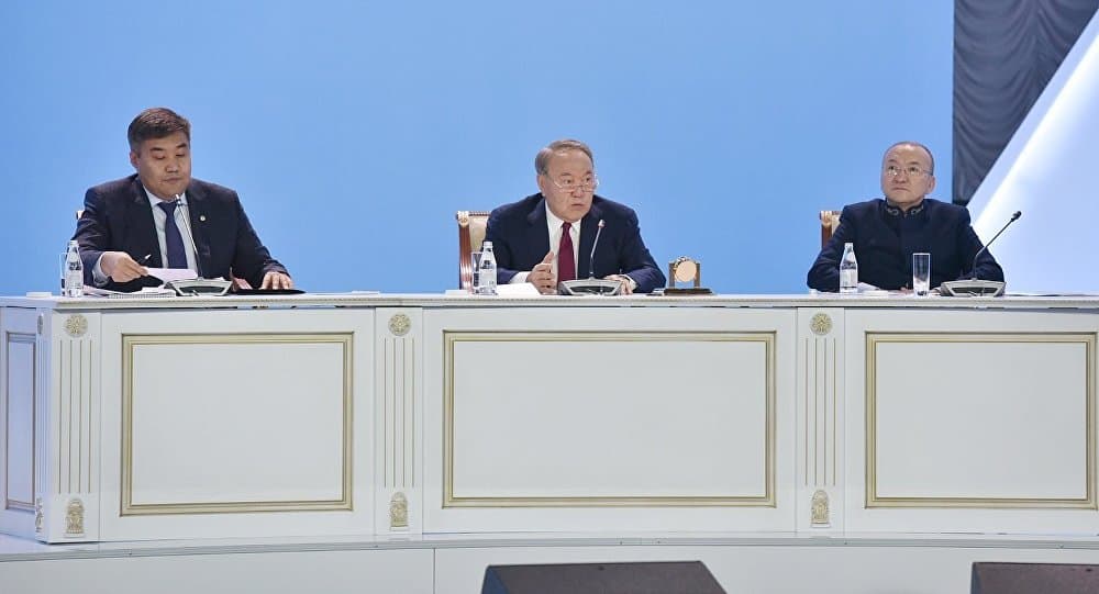 Nazarboyev hayotdan nolishni yaxshi ko‘radigan qozog‘istonliklarga qabristonga borishni maslahat berdi