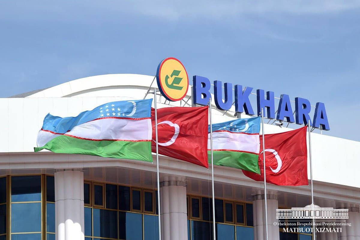 Shavkat Mirziyoyev Buxoroda Rajab Toyyib Erdo‘g‘anni kutib oldi 