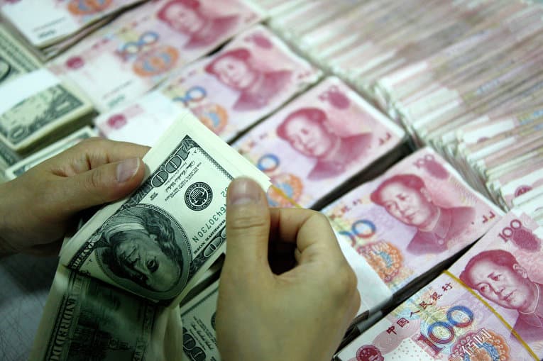 Xitoy Xalq banki yuanning dollarga kursini keskin pasaytirdi