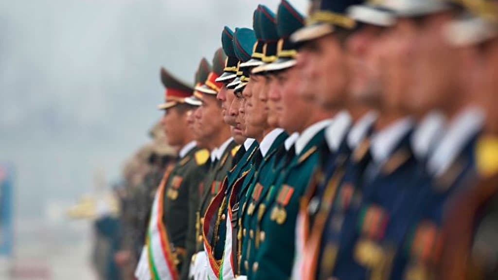 Таджикистан вернет воинские звания времен империи Саманидов