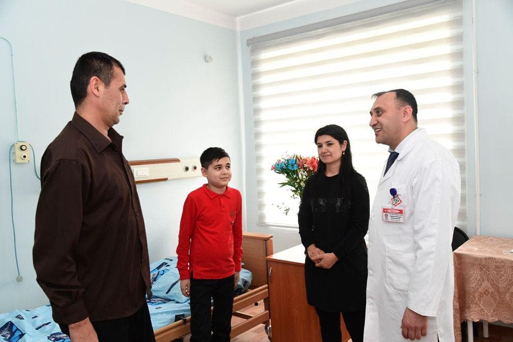 Buyrak transplantatsiyasi o‘tkazilgan 14 yoshli bemor sog‘lom hayotga qaytdi