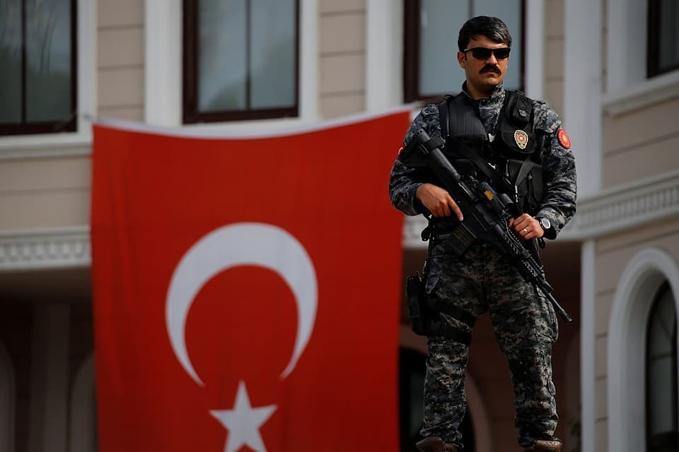 Turkiya savdo palatasida otishma sodir etildi