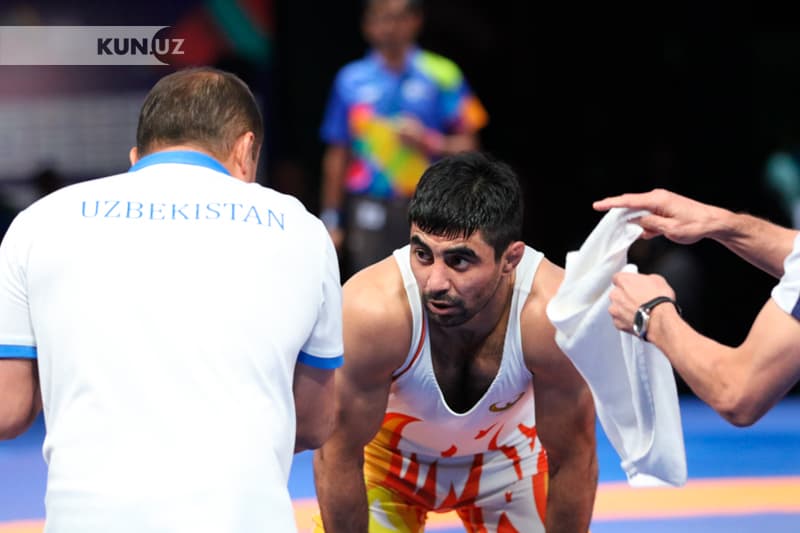 Bosh murabbiy: Erkin kurashchilarimizga mashg‘ulotlardan so‘ng ko‘chada kamroq yurish haqida uqtiramiz