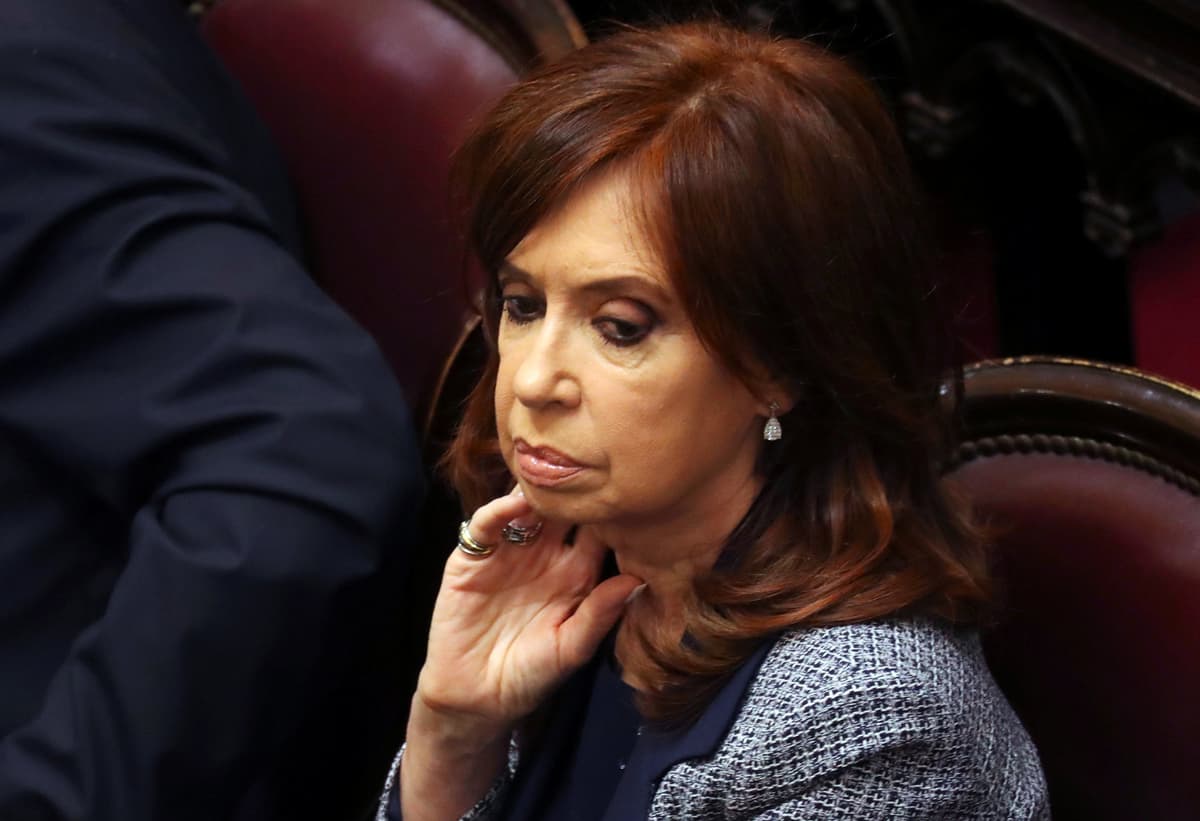 Argentinaning sobiq prezidenti jinoiy tashkilotga boshchilik qilganlikda ayblanmoqda