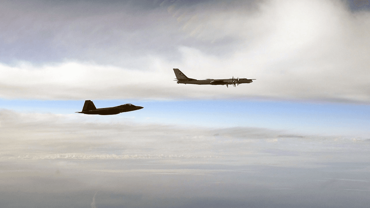 AQSh Alyaska yaqinida Rossiya bombardimonchilarini tutib oldi