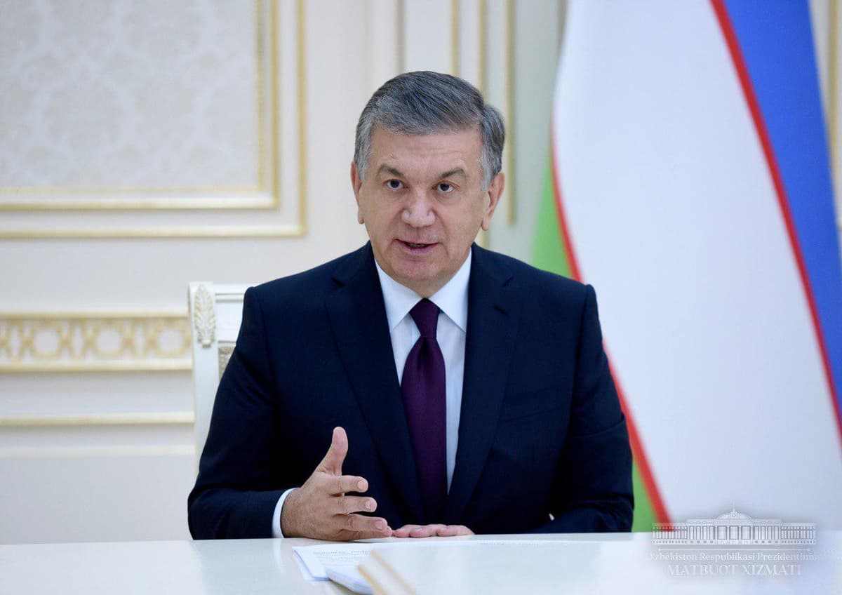 Shavkat Mirziyoyev birdaniga to‘rtta qonunni imzoladi