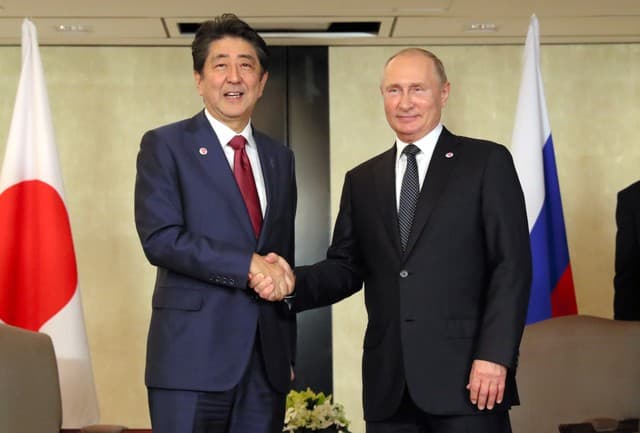 Abe Putinga Kuril orollari bo‘yicha va'da berdi