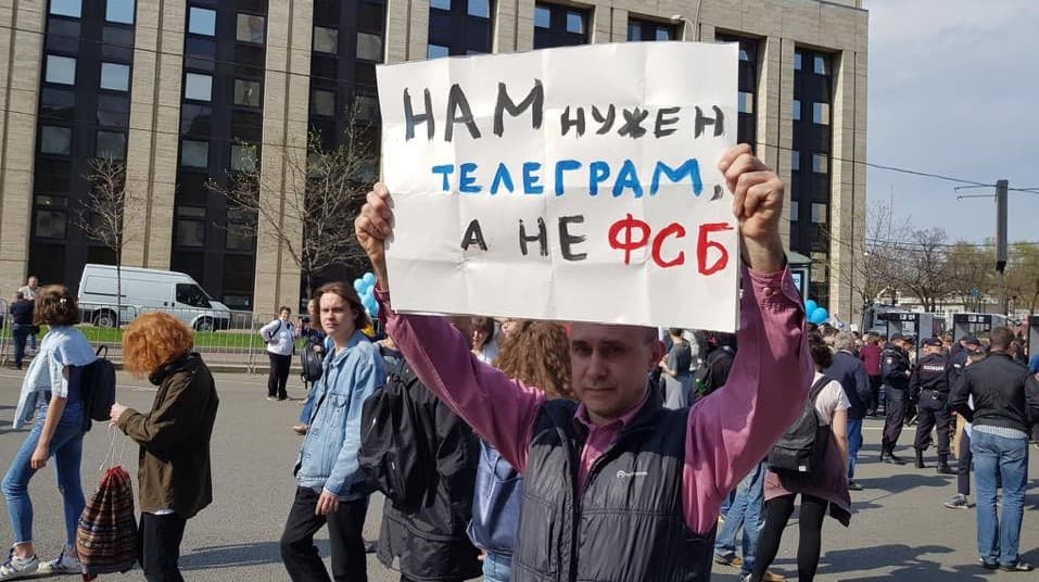 Москвада Telegram ҳимояси учун ўтган митингда 10 мингдан зиёд киши иштирок этди — фотожамланма