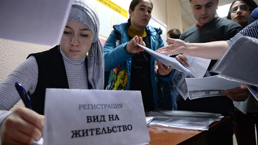 Rossiyada vaqtinchalik yashash uchun ruxsatnomalar berish qisqaradi
