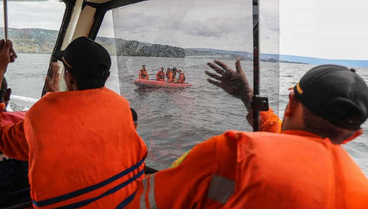 Indoneziyada bortida 140 yo‘lovchi bo‘lgan parom cho‘kib ketdi