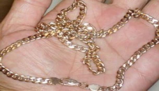 O‘zganing tilla taqinchoqlarini o‘zlashtirgan firibgar ayol ushlandi 