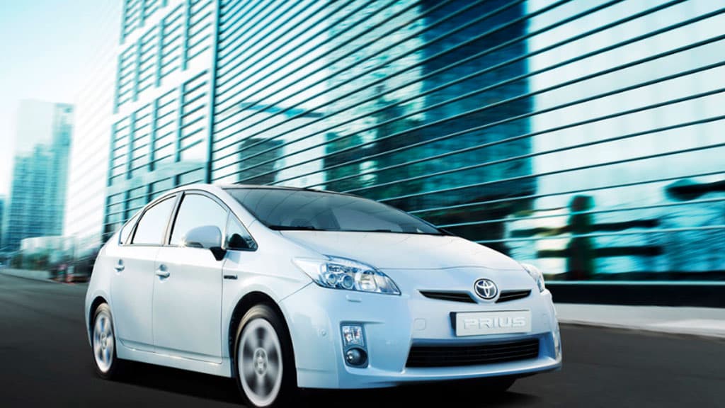 Toyota 2,4 mlnta gibrid avtomobilini ortga qaytarib olmoqda